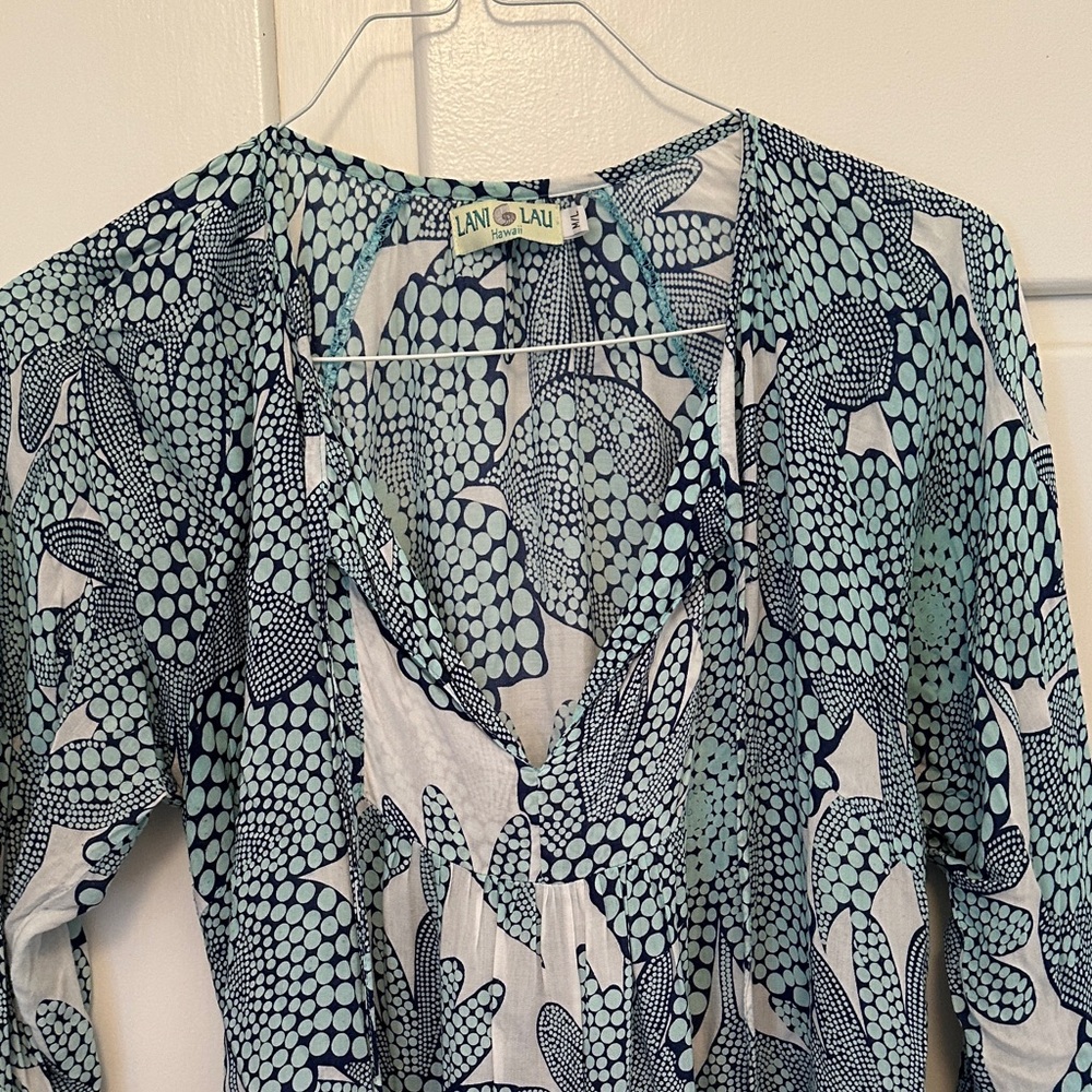 LIKE NEW Lani Lau Hawaii Cover Up Blue and White Patterned Tunic Top - Picture 2 of 4